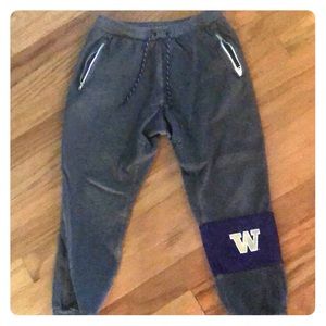 UW Nike sport pants. Zip pockets.